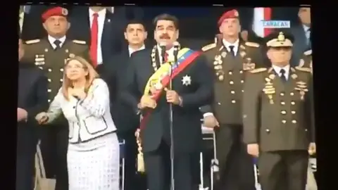 Nicolás Maduro, en el momento en el que se oye la detonación Nicolás Maduro, en el momento en el que se oye la detonación