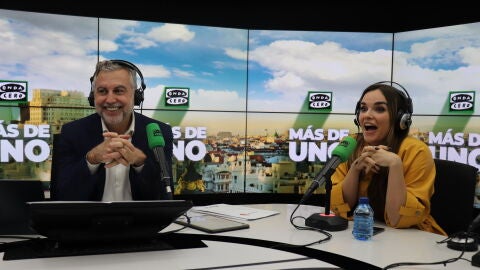 Melody con Carlos Alsina en Más de Uno